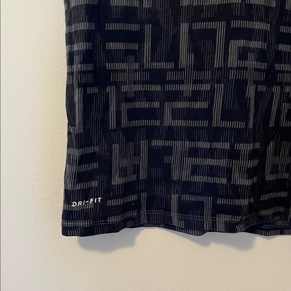 NIKE Elite Logo Youth Large Athletic Cut Short Sleeve Tee Dri-Fit Black Swoosh - Picture 3 of 6